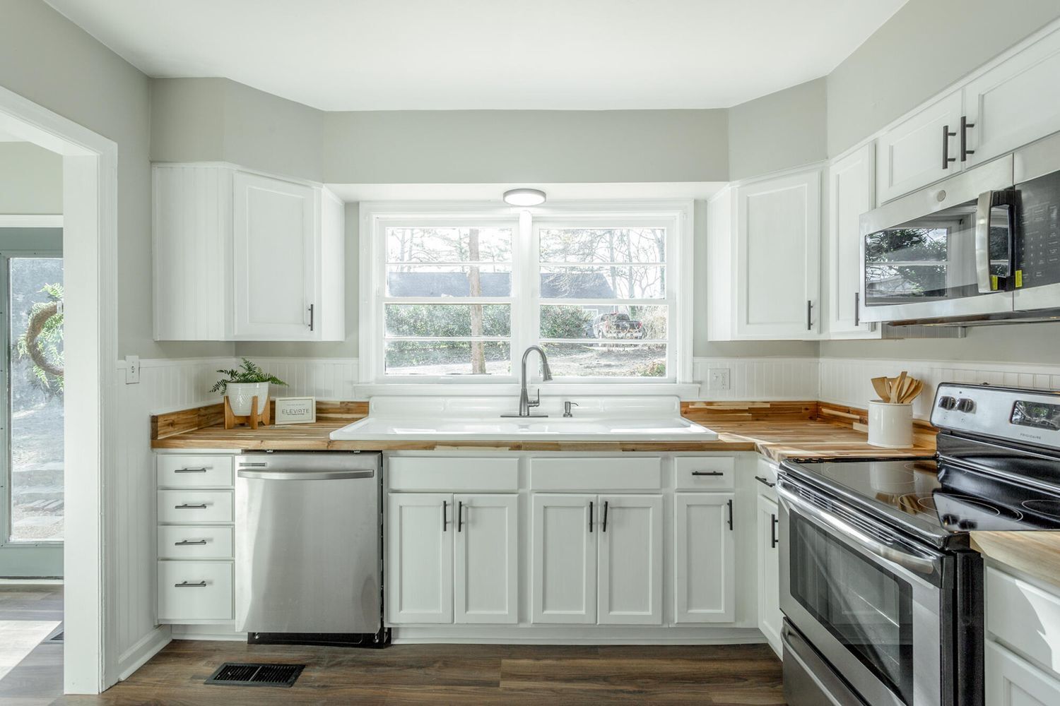 kitchen view to alley/parking - 3474 Lockwood Cir
