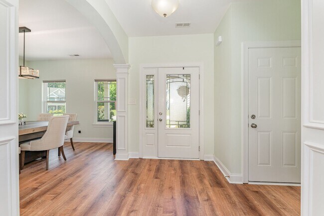 Building Photo - Beautiful 4/3 in High Point