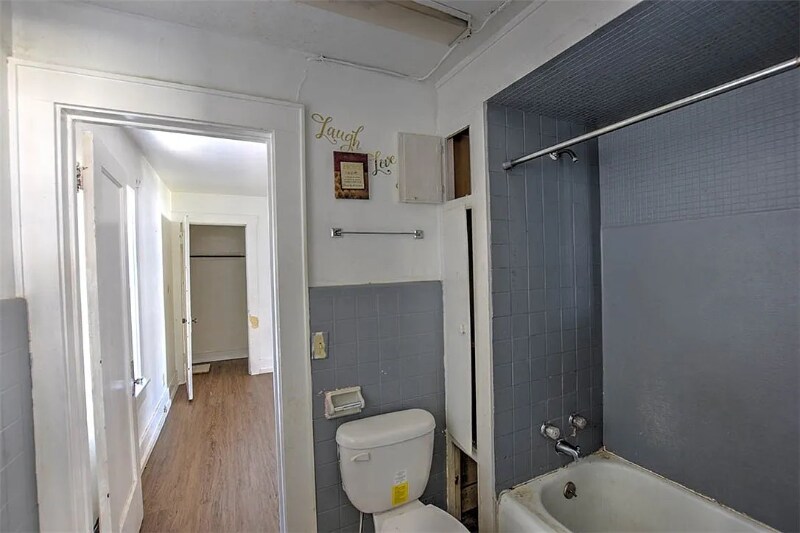 Building Photo - 2135 E Prairie Ave
