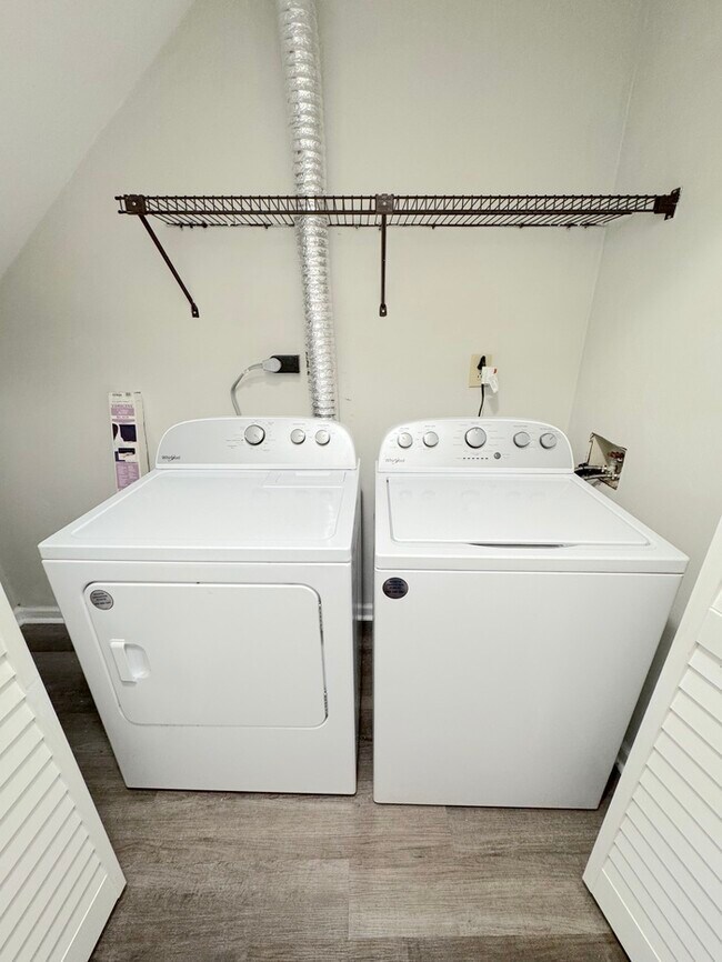 Building Photo - Come visit this cute 3 bedroom 1.5 bath in Chesapeake
