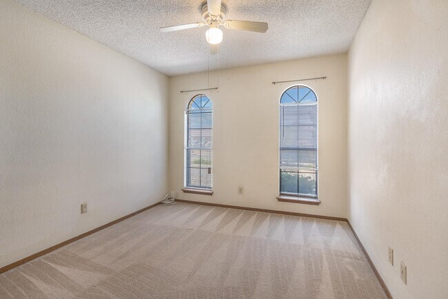 Building Photo - 4652 R L Shoemaker Dr