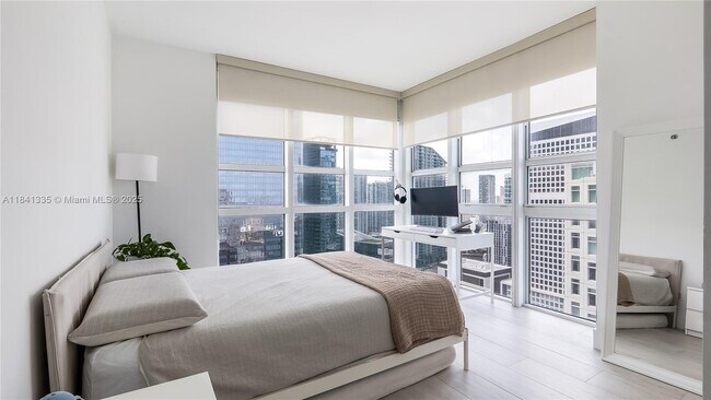 Building Photo - 950 Brickell Bay Dr