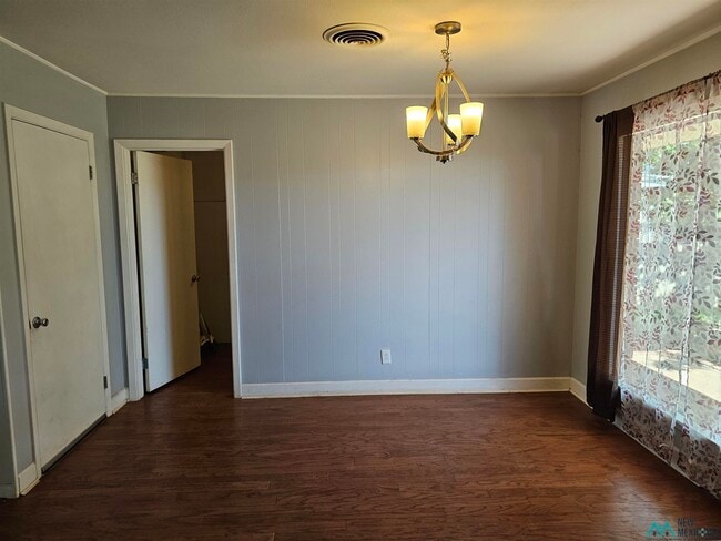 Building Photo - 521 John Doe St