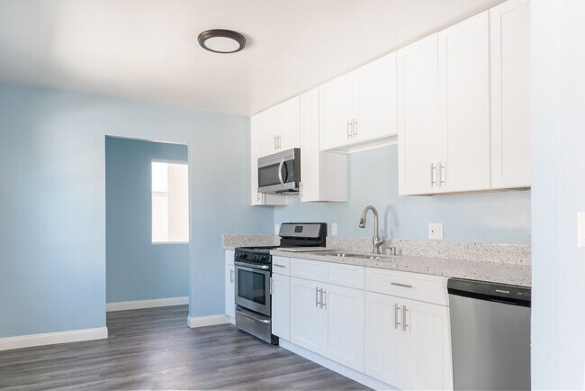 Building Photo - Central San Diego Duplex with Convenient Access to Local Hot Spots!