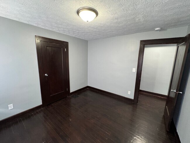 Building Photo - 712 Dequincy St