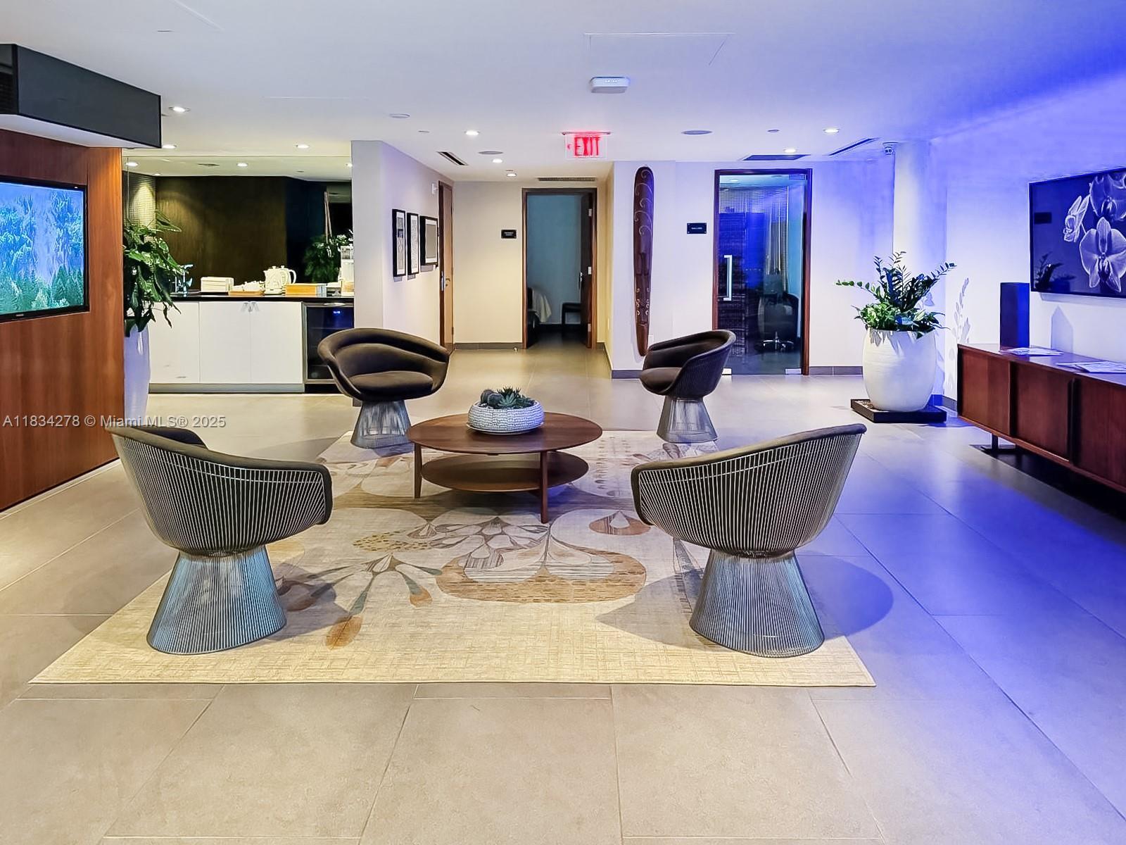 Building Photo - 2020 N Bayshore Dr
