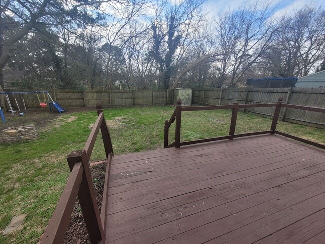 Building Photo - Gorgeous 4 Bedroom Home with Large Fenced Backyard