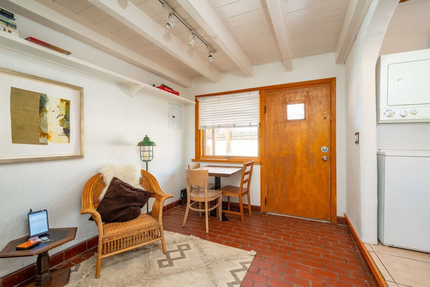 Building Photo - 616 1/2-721 Galisteo St