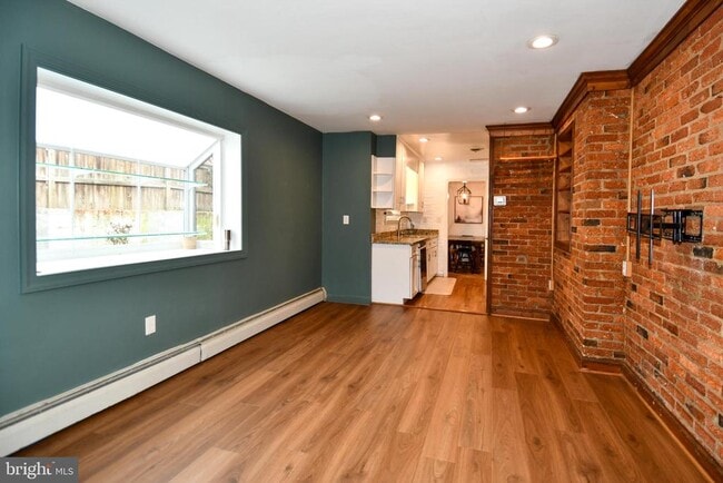 Building Photo - 9325 Long Branch Pkwy