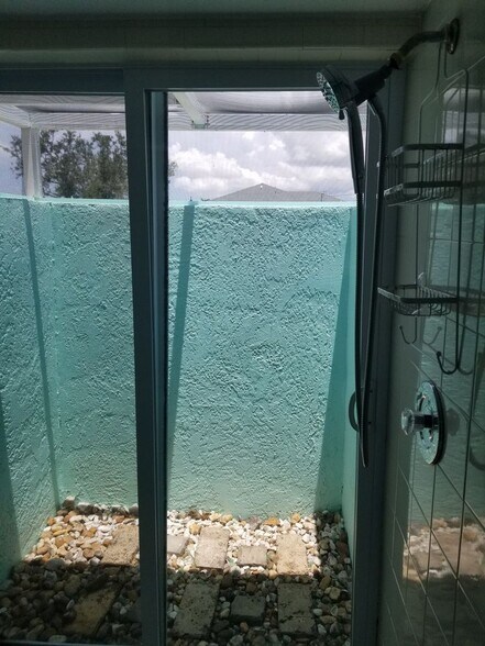 Building Photo - 3824 SW 14th Ave