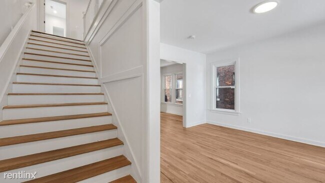 Building Photo - 3 br, 1.5 bath Townhome - 2111 Field H Unit H