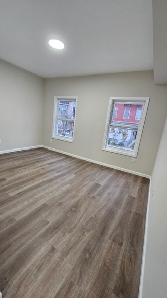 Building Photo - 30 Oak St