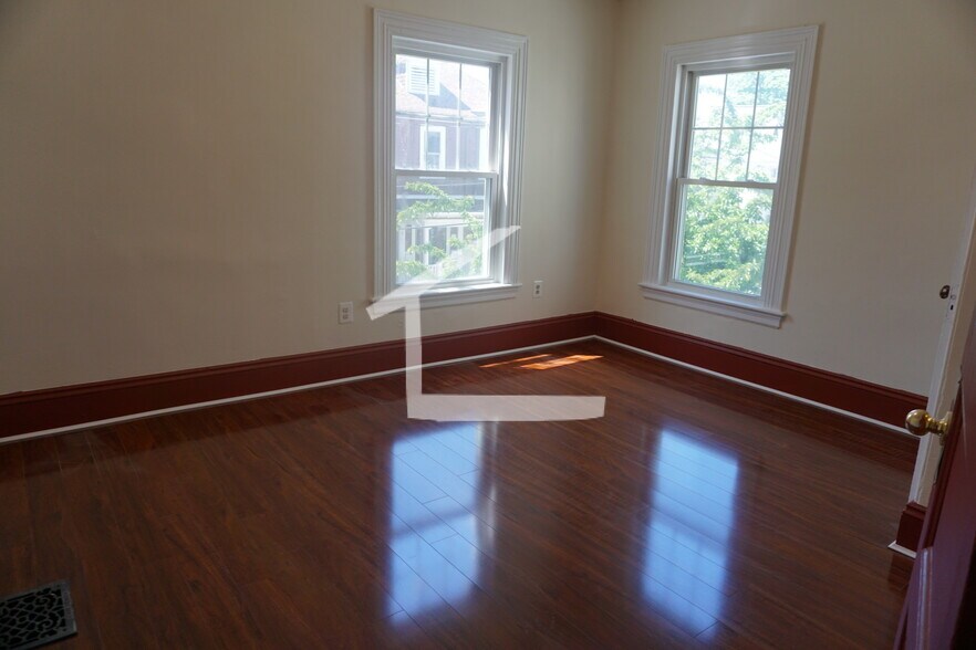 Building Photo - 62 Litchfield St