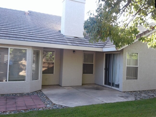 Building Photo - Woodcreek Oaks area 4 bedroom.