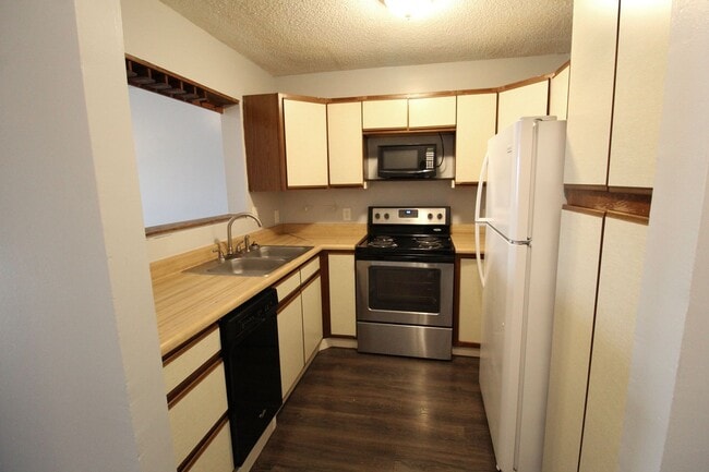 Building Photo - 1346 Hunters Rd