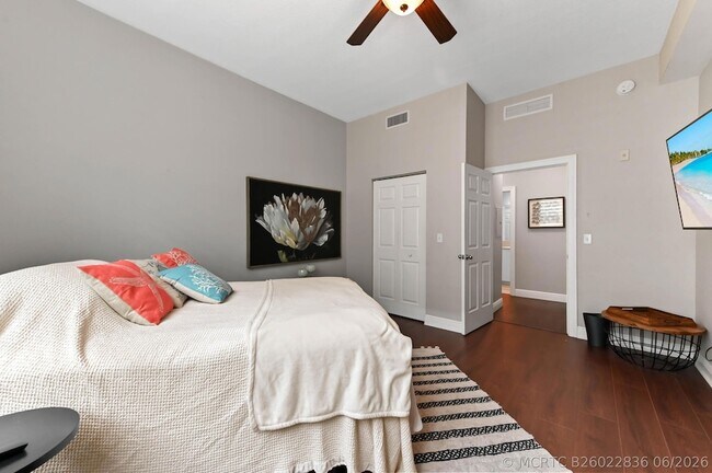 Building Photo - 804 E Windward Way