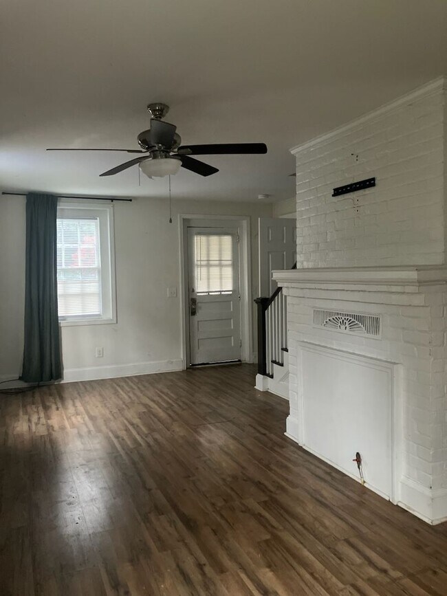 Building Photo - 3 Bedroom, 2 Bath House in the Grid walking distance to ECU