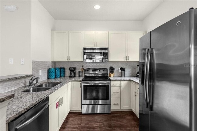 Building Photo - 5368 Diplomat Ct