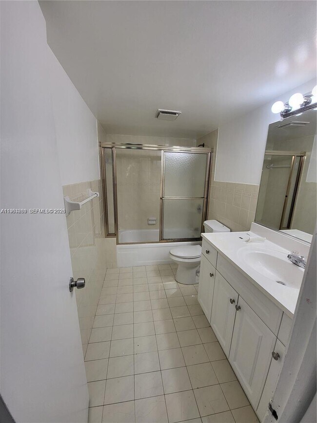 Building Photo - 3125 Oakland Shores Dr