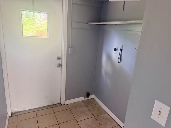 Building Photo - Coming Soon — 3BR/2BA Bradenton Rental · Available Mid-May