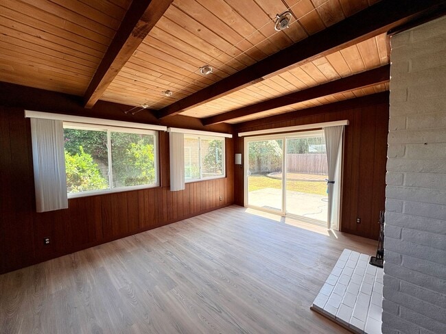 Building Photo - Single Story Home In The Heart of Clairemont
