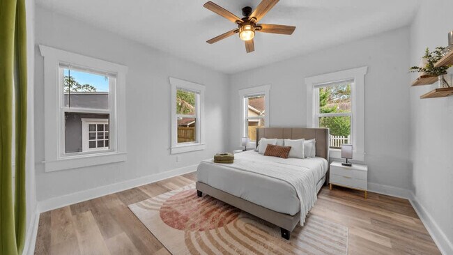 Building Photo - 1007 E Comanche Ave