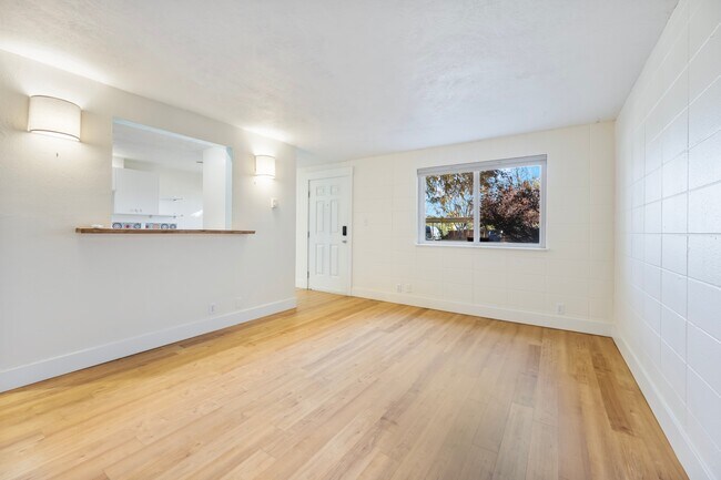 Building Photo - 926 S Curtis Rd