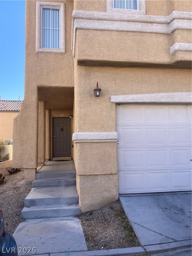 Building Photo - 9519 Milkweed Canyon Ave
