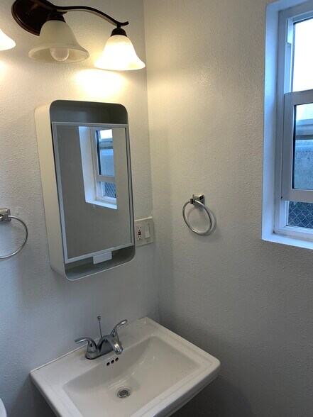 Primary Bathroom - 526 Brooks Ave