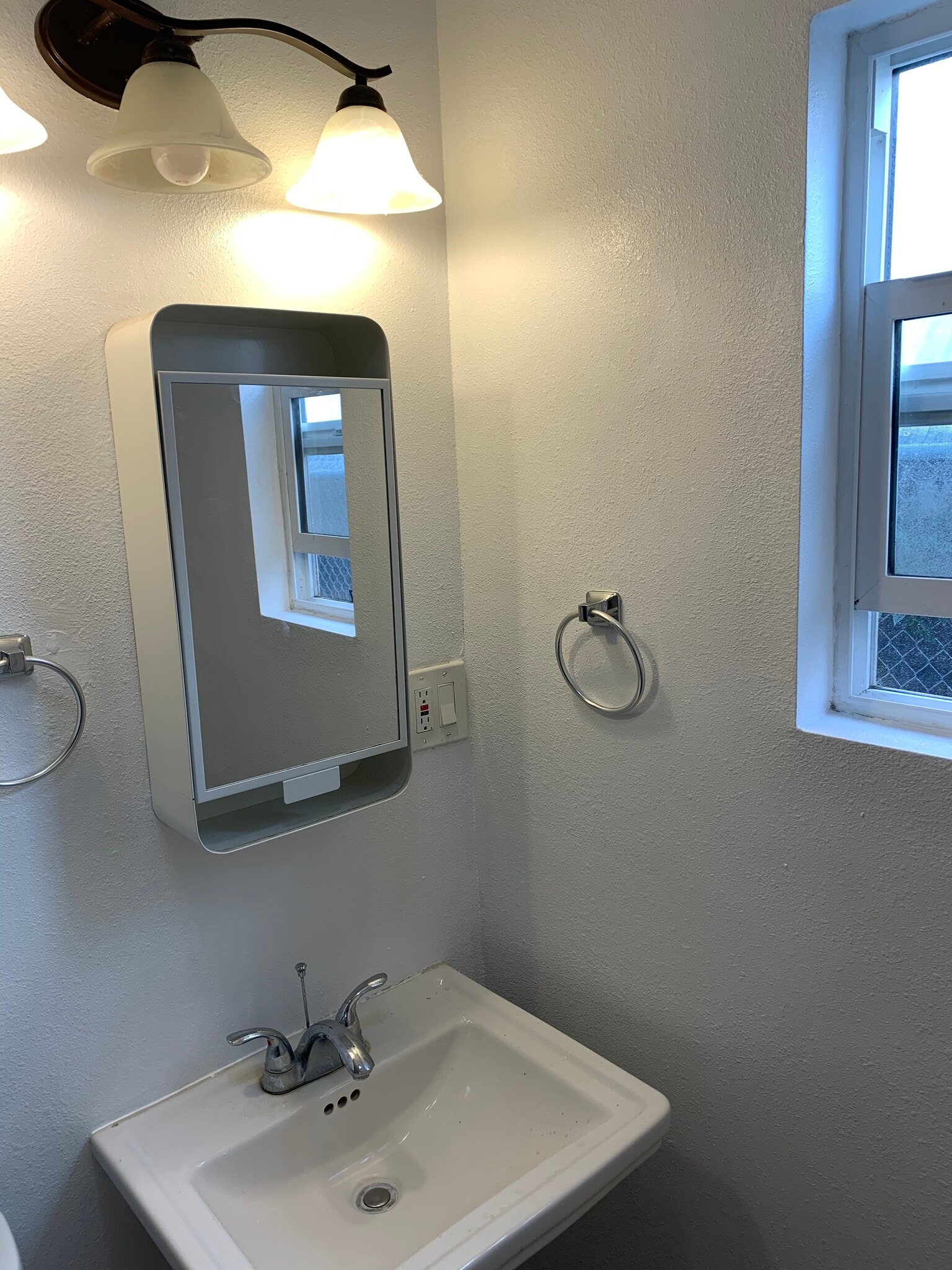 Master Bathroom - 526 Brooks Ave