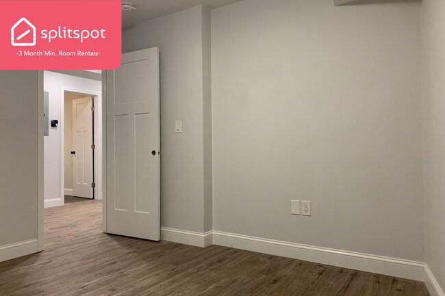 Building Photo - Private room in 3 bedroom Boston Apartment...