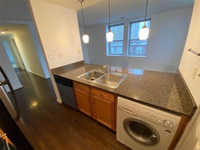 Building Photo - 5330 Pershing Ave