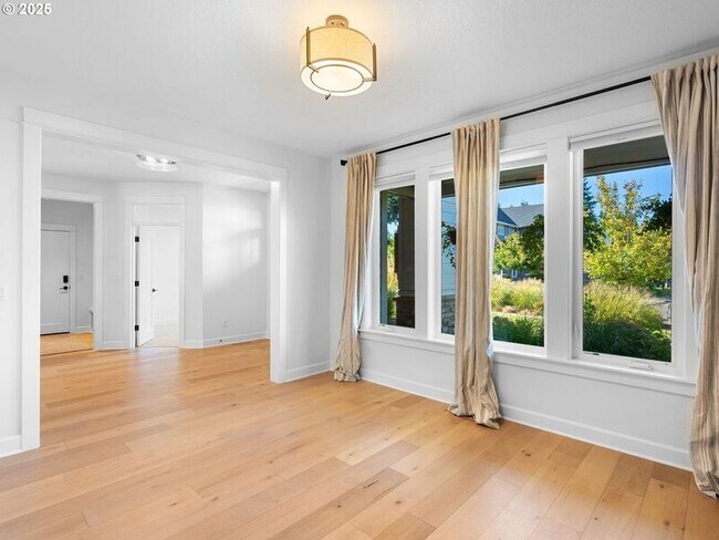 Building Photo - 9010 SW Inez St