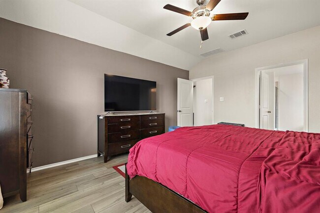 Building Photo - 424 Sebring Cir