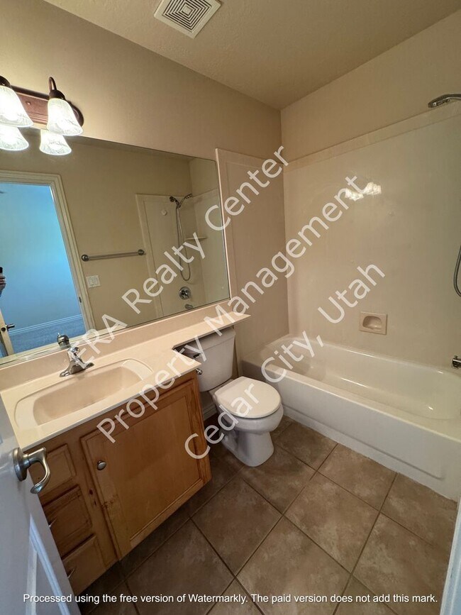 Building Photo - 1434 Southern View Dr