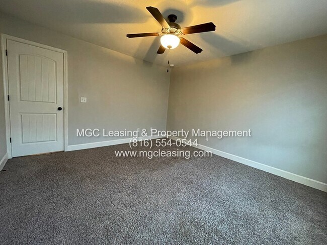 Building Photo - Eagle Creek Townhomes — Freshly Updated & Move-In Ready