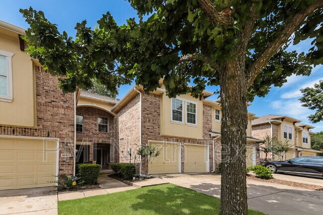 Building Photo - 9853 Fleetwood Dr