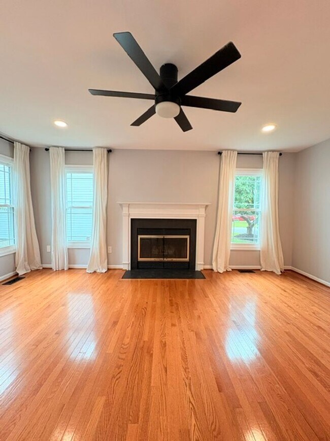 Building Photo - 18514 Gingerbread Ln