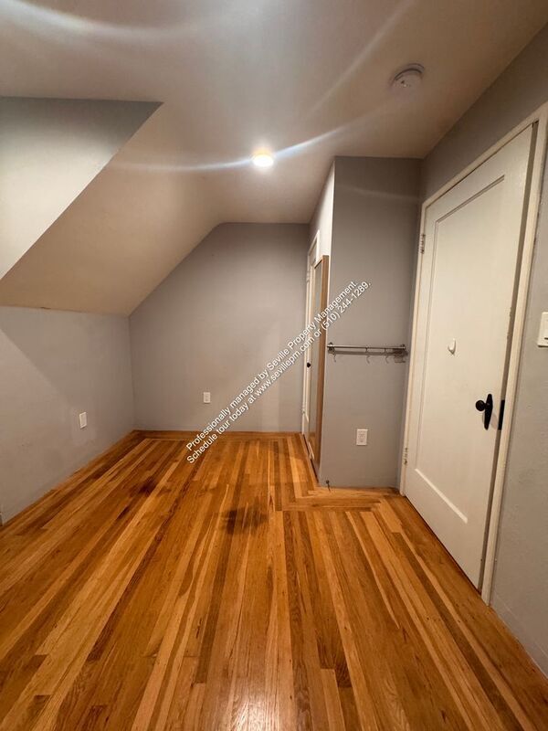 Building Photo - 7850 Crest Ave