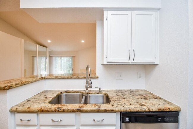 Building Photo - 11201 Lynbrook Dr