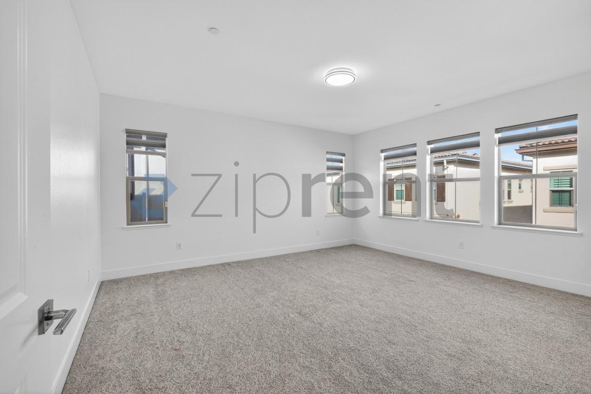 Building Photo - Unit