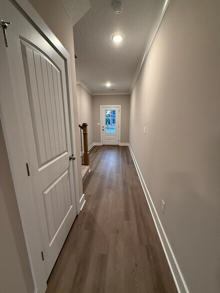 Building Photo - 2727 Farmhouse Dr