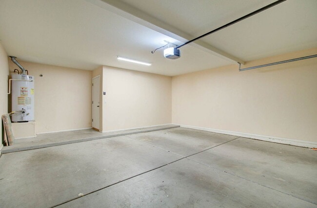 Building Photo - 1350 W Pelican Ct