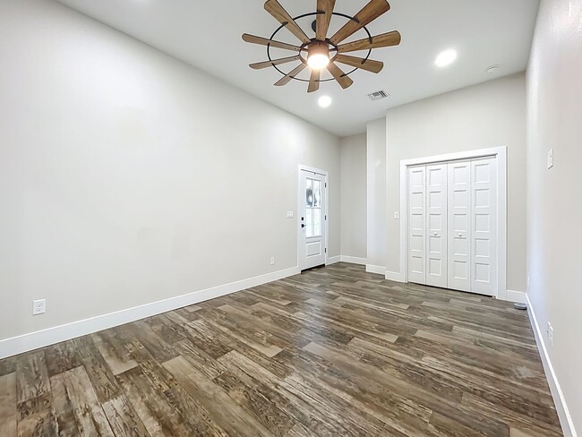 Building Photo - 389 S Central Ave