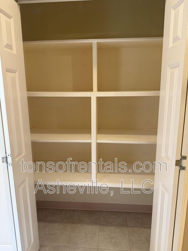 Building Photo - 6 Tiburon Pl