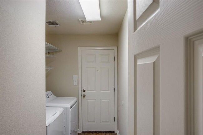 Building Photo - 811 Clear Meadow Ct
