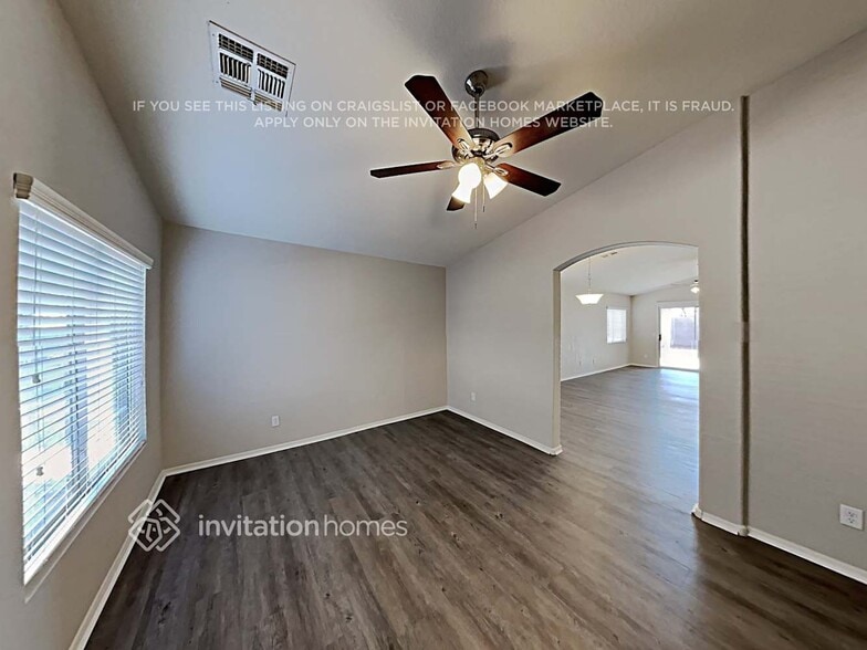 Building Photo - 847 S Esmeralda