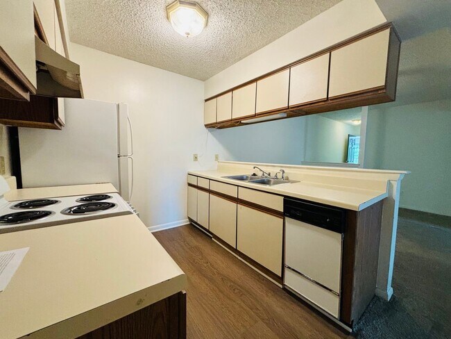 Building Photo - 1315C Henry Ln