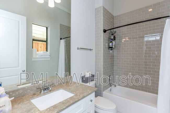 Building Photo - 5309 Blossom St