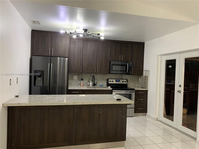 Primary Photo - 3298 W 70th St